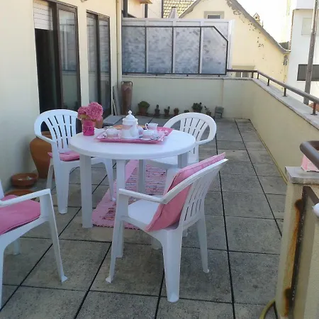 Rooms Near The Beach Guest house